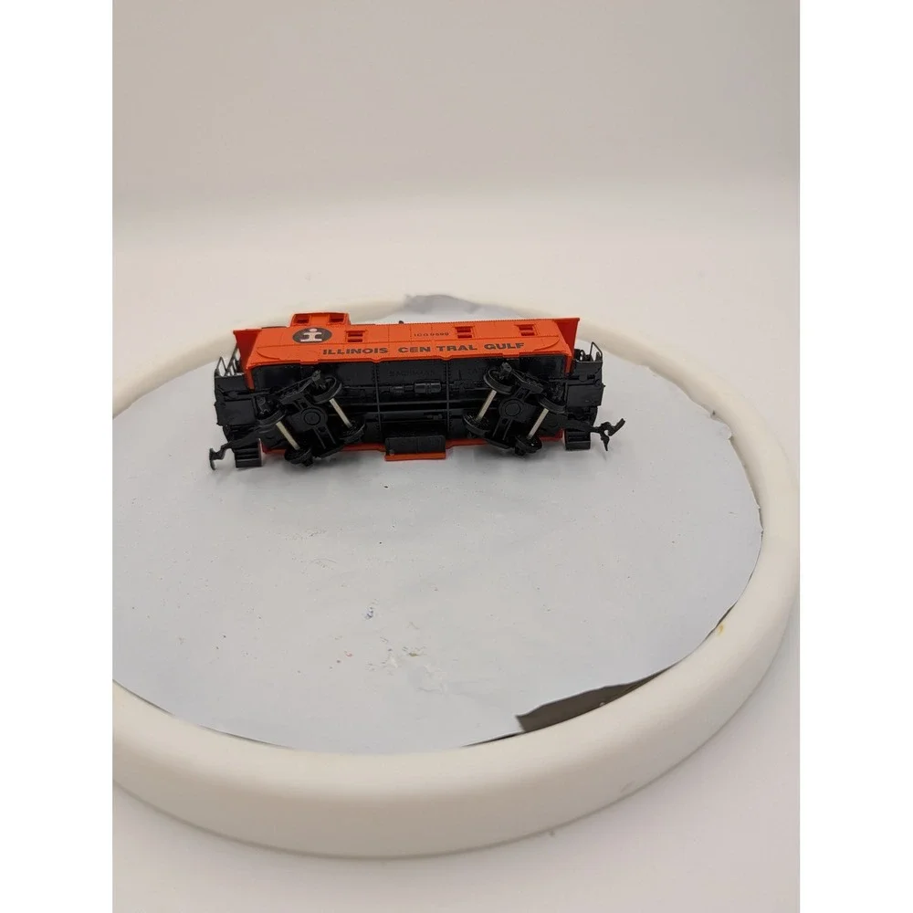 Bachmann HO Scale Illinois Central‎ Gulf ICG 9599 Wide Vision Caboose Orange